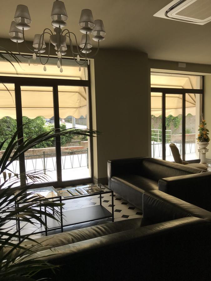 Hotel Residence Paradiso โมเนเลีย ภายนอก รูปภาพ