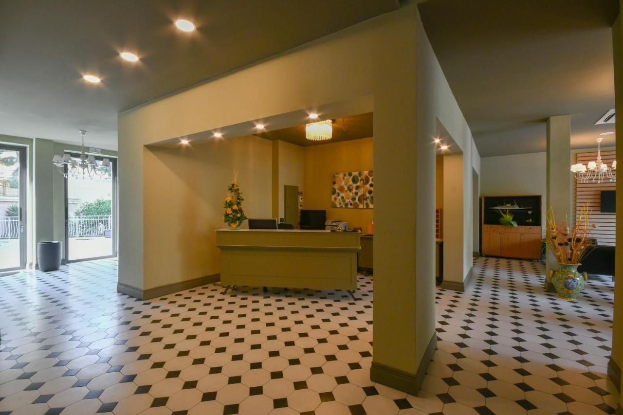 Hotel Residence Paradiso โมเนเลีย ภายนอก รูปภาพ